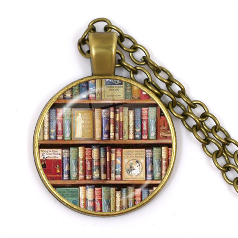 Hot Old Book Necklace Vintage  - Vintage Fashion Library recension och pris