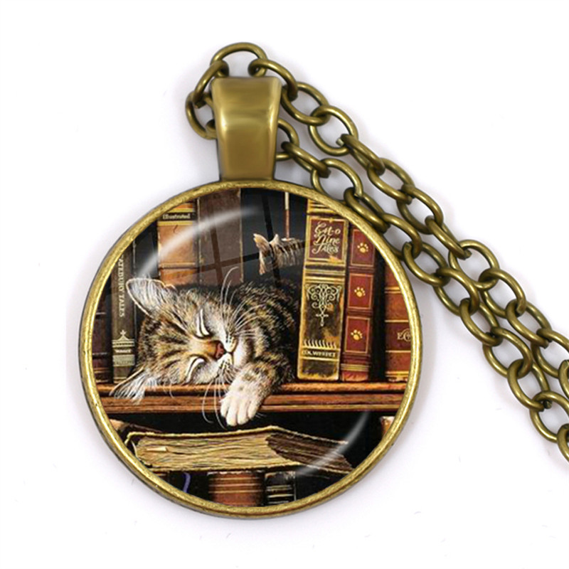 Hot Old Book Necklace Vintage  - Vintage Fashion Library recension och pris