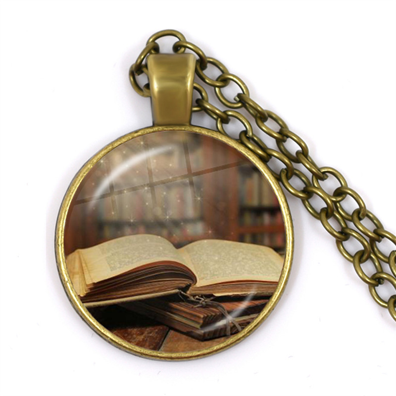 Hot Old Book Necklace Vintage  - Vintage Fashion Library recension och pris