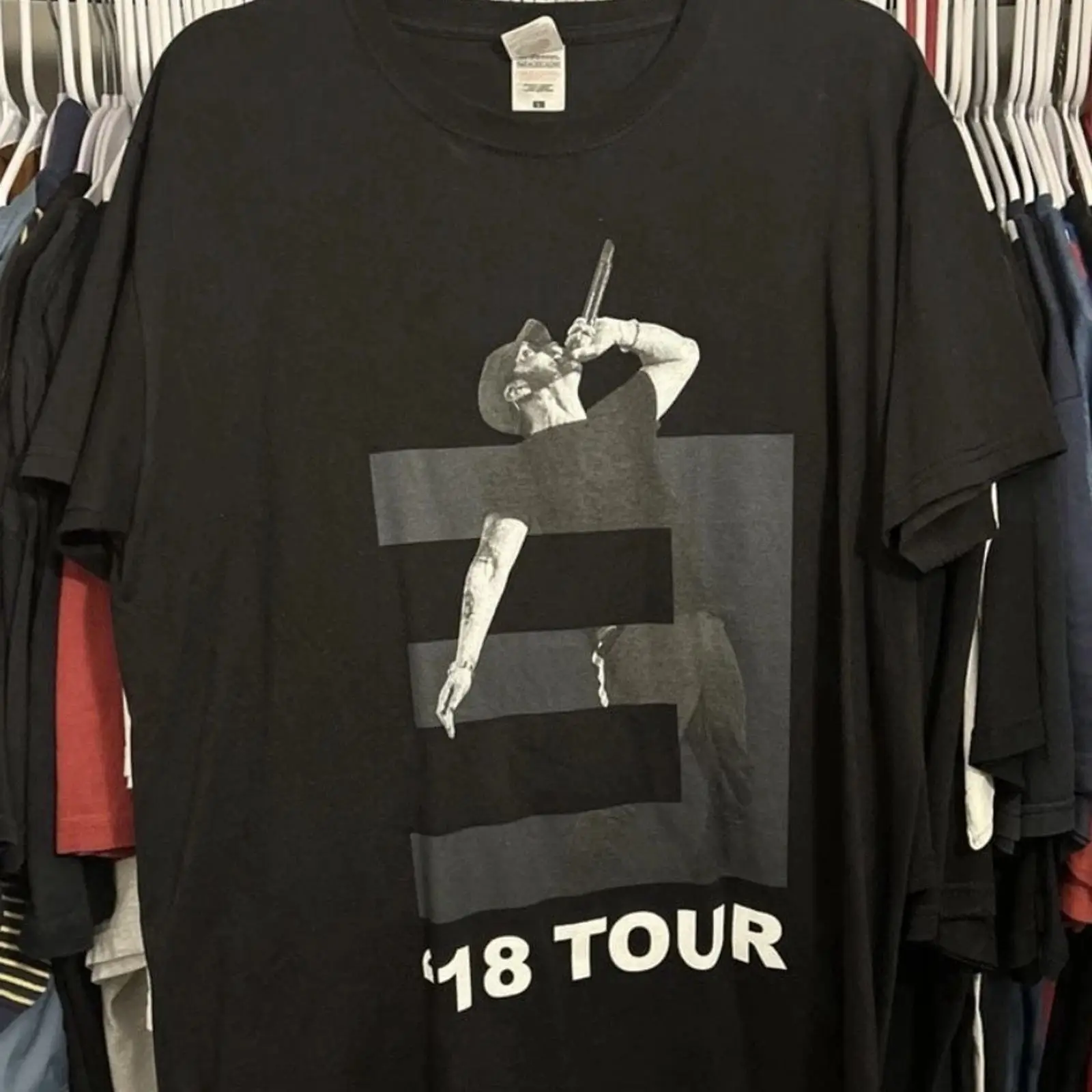 Eminem 2018 Revival Europe Tou - Vintage Fashion Revival recension och pris