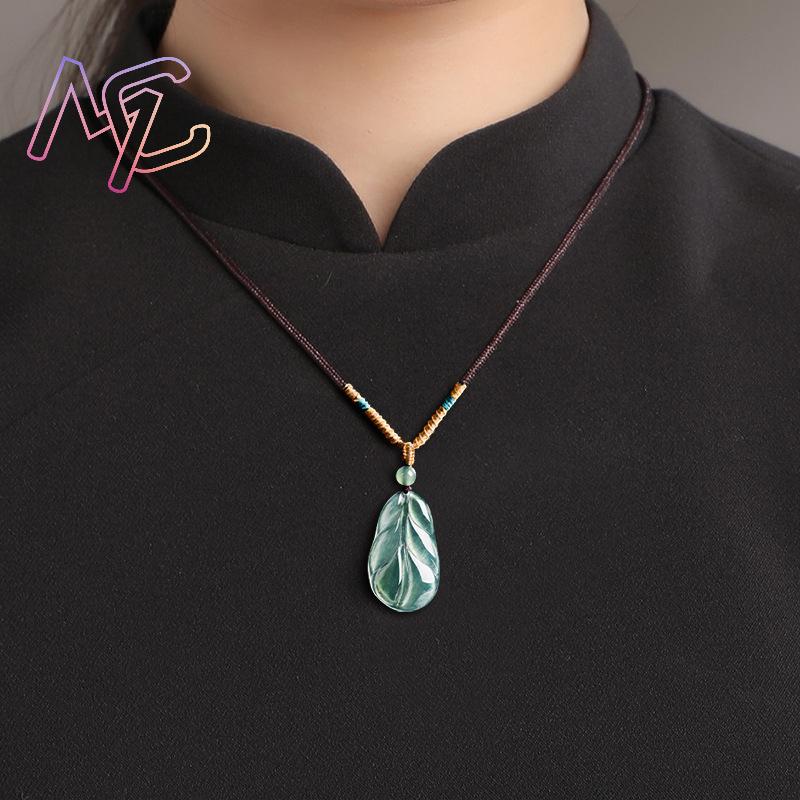 Myanmar Jadeite Leaf Pendant G - Vintage Fashion And Design recension och pris
